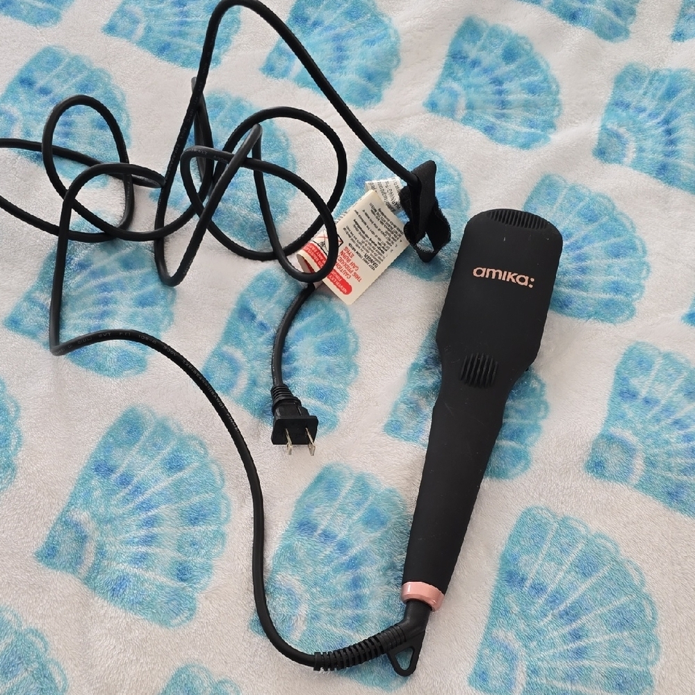 Amika Thermal Straightening Brush